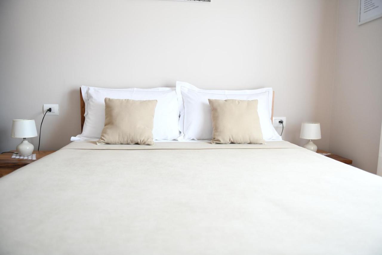 Guesthouse Leo Берат Екстер'єр фото