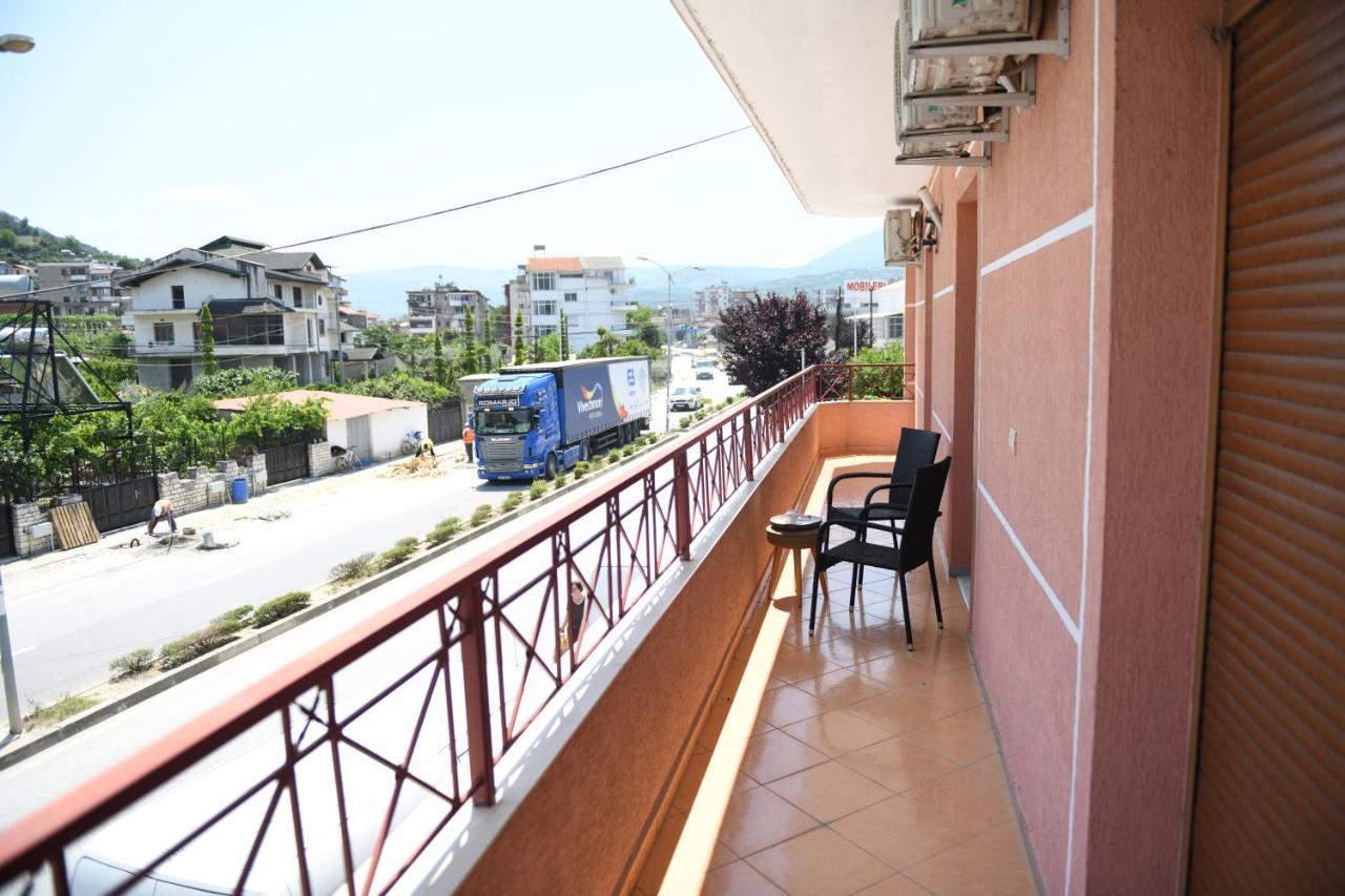 Guesthouse Leo Берат Екстер'єр фото