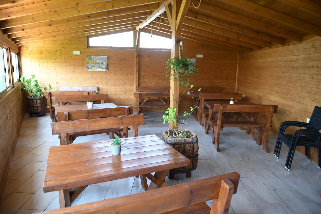 Guesthouse Leo Берат Екстер'єр фото