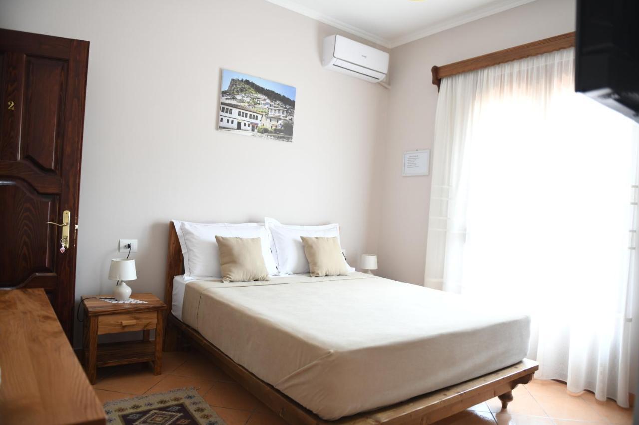 Guesthouse Leo Берат Екстер'єр фото