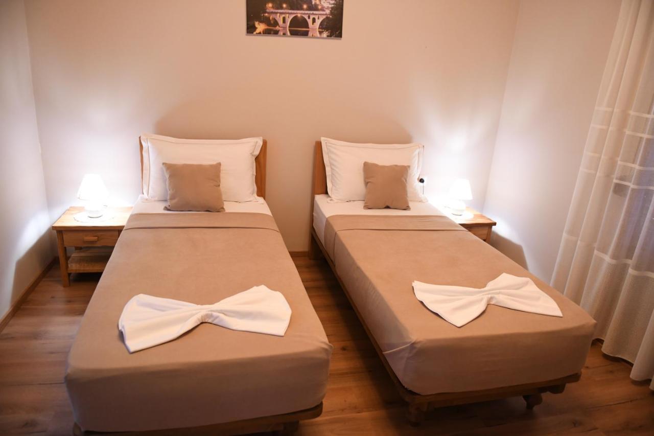 Guesthouse Leo Берат Екстер'єр фото