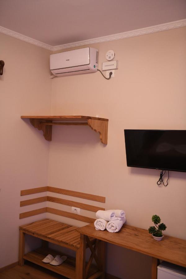 Guesthouse Leo Берат Екстер'єр фото