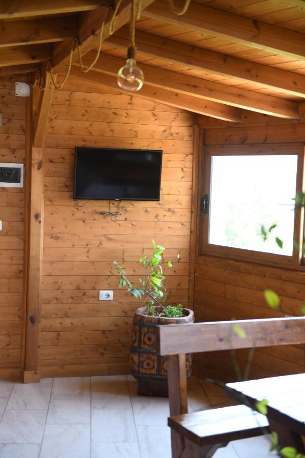 Guesthouse Leo Берат Екстер'єр фото