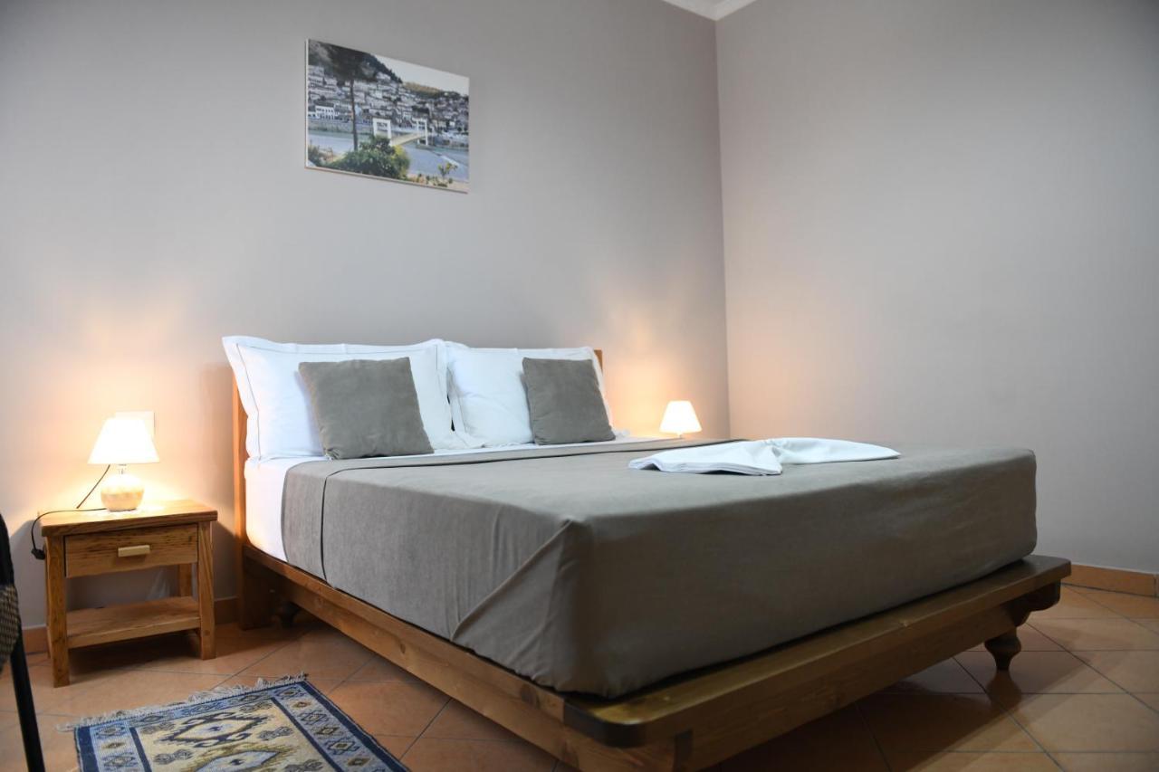 Guesthouse Leo Берат Екстер'єр фото