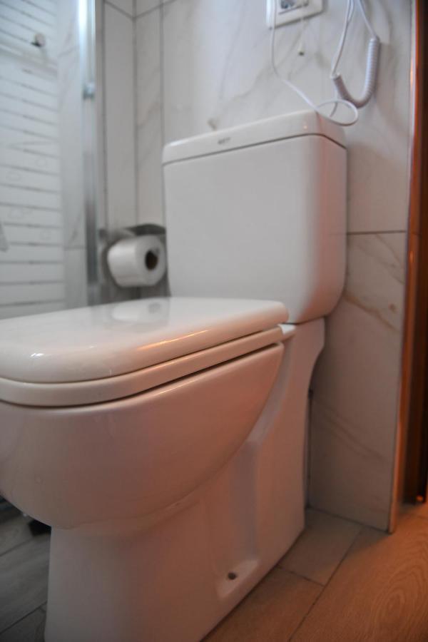 Guesthouse Leo Берат Екстер'єр фото