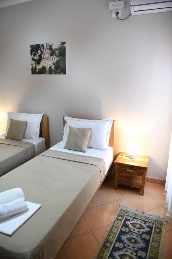 Guesthouse Leo Берат Екстер'єр фото