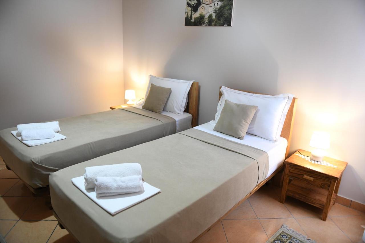 Guesthouse Leo Берат Екстер'єр фото