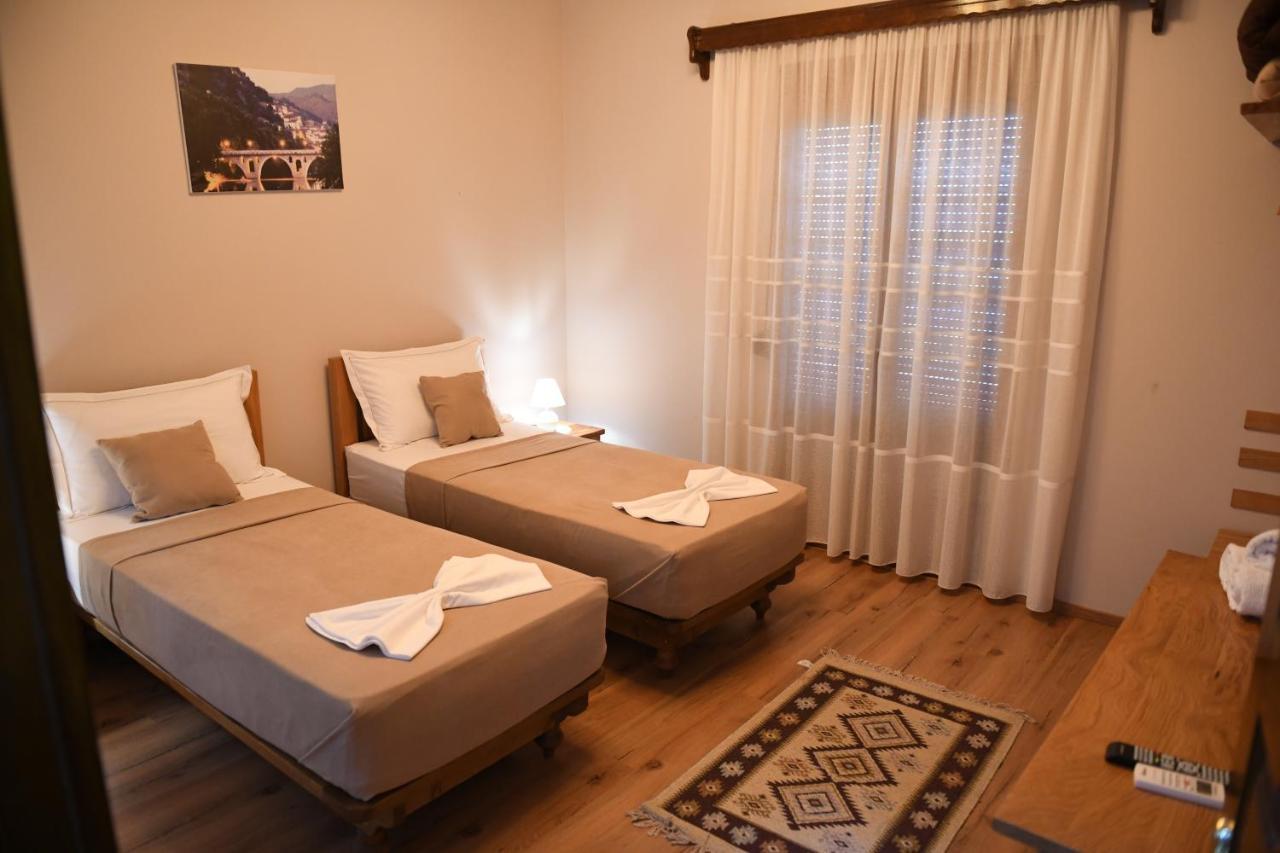 Guesthouse Leo Берат Екстер'єр фото