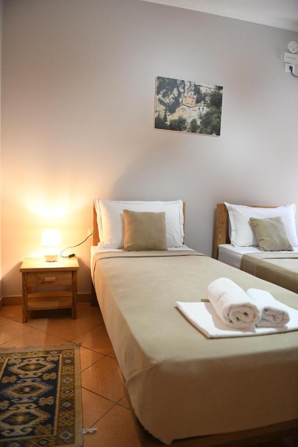 Guesthouse Leo Берат Екстер'єр фото