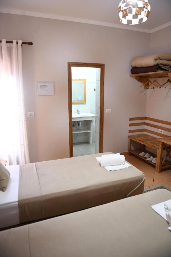 Guesthouse Leo Берат Екстер'єр фото