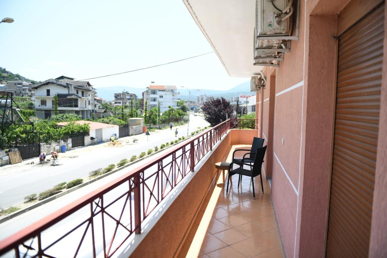 Guesthouse Leo Берат Екстер'єр фото