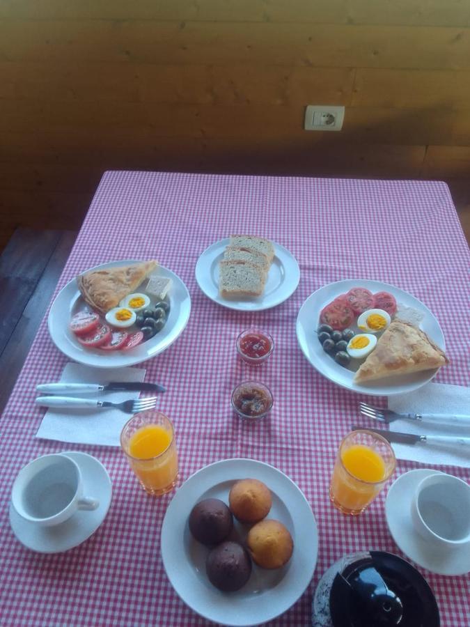 Guesthouse Leo Берат Екстер'єр фото