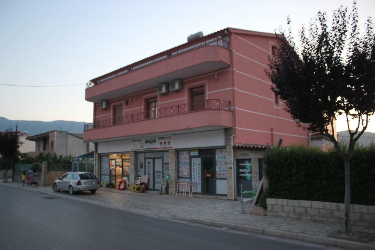 Guesthouse Leo Берат Екстер'єр фото
